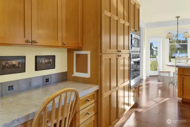 Desk space to stay organized while you cook!