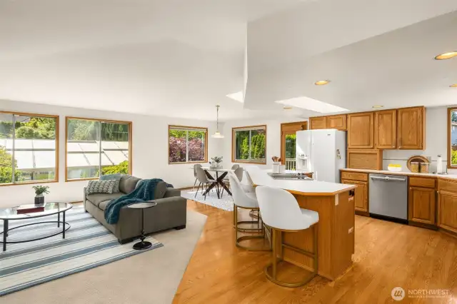 G  Kitchen, breakfast nook and family room!