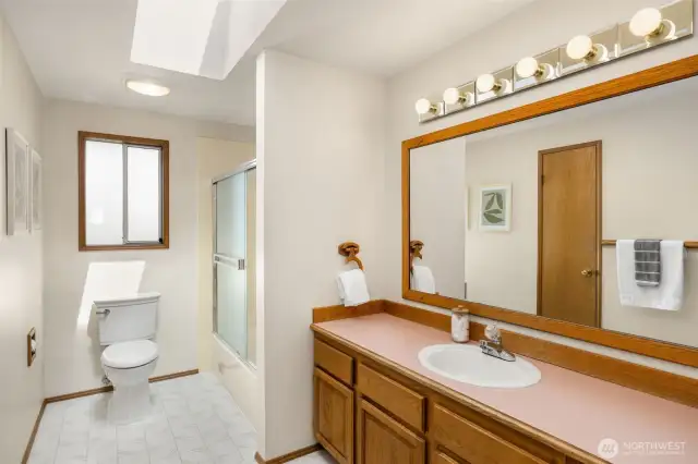 Full bathroom on main for the extra 2 bedrooms!