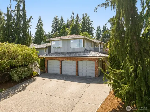 3 car garage, RV parking and ample driveway spces!