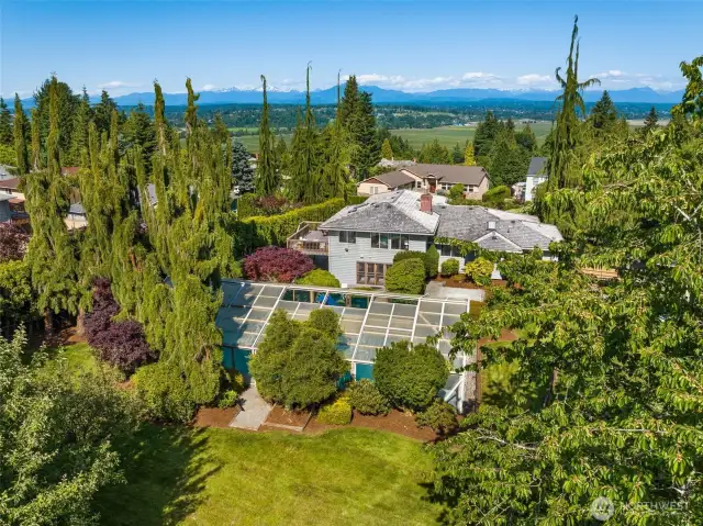 Aerial photo of the property with the cascades and valley views!