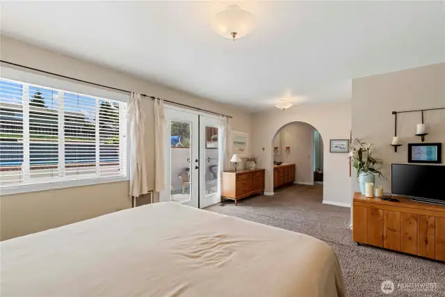 Primary bath entry