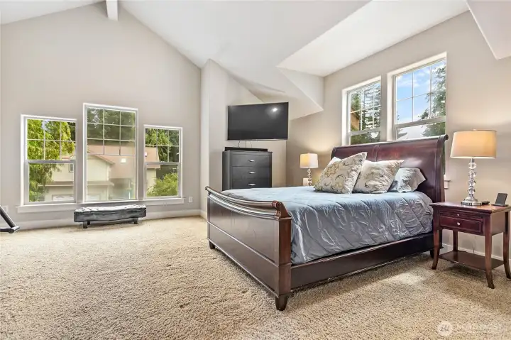 Very large 4th Bedroom/ TV room/bonus room