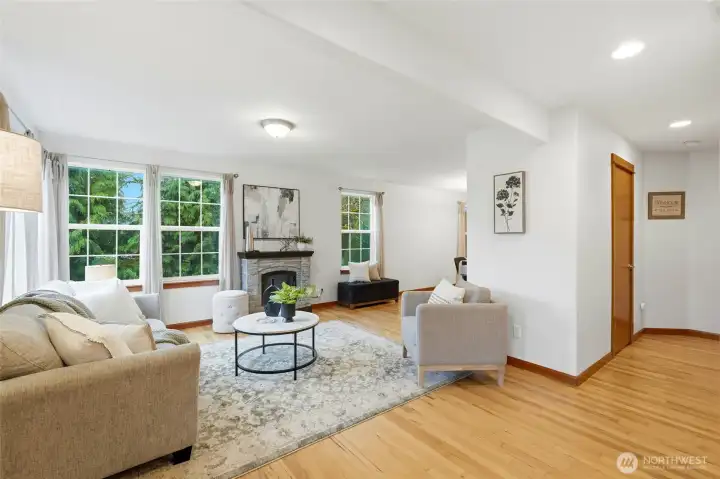 MAIN LEVEL LIVING ROOM