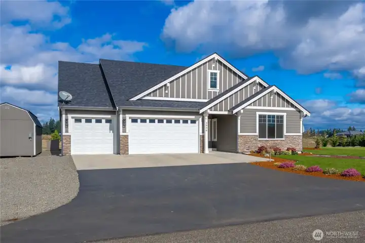 Custom Home, Luxury Finishes on approx 5 Acres