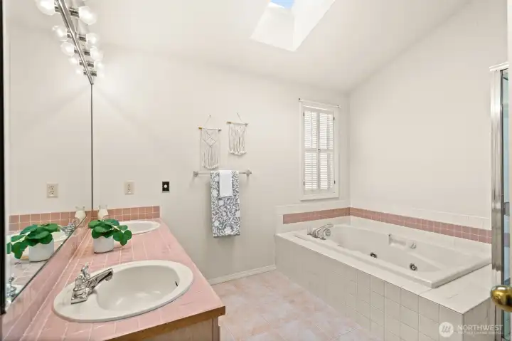 Primary 5-piece bath