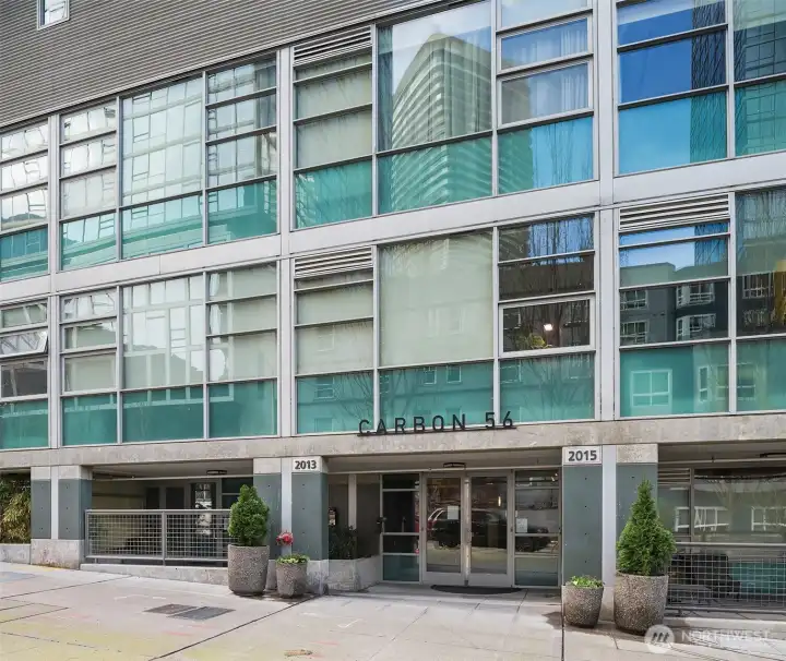 Sunny, spacious, and elegant top-floor loft in the coveted Carbon 56 building, in the heart of Seattle’s vibrant Denny Triangle.