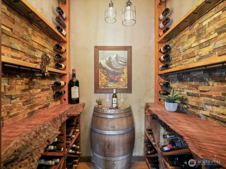 Your own dedicated wine cellar offers ample space to showcase and store your favorite wine collection. Thoughtfully designed, it adds a touch of sophistication and is perfect for both collectors and entertainers.