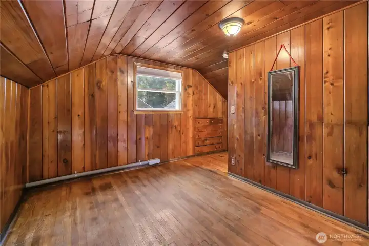 Extra room on the second level-Perfect for n office