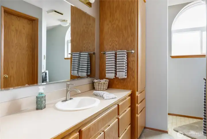 3/4 bath off primary suite