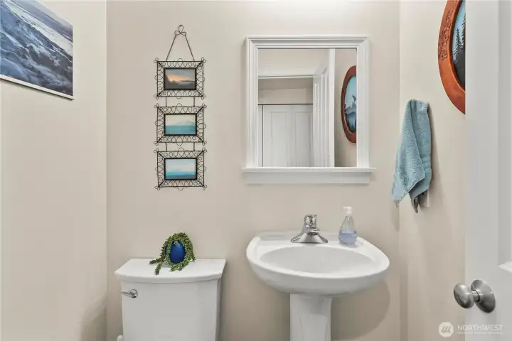 Main floor 1/2 bathroom