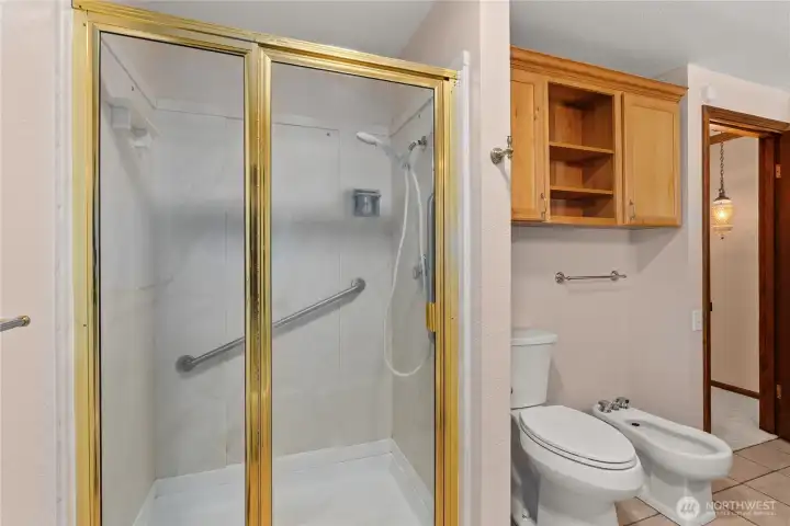 Primary Bath w/separate tub and walk in shower