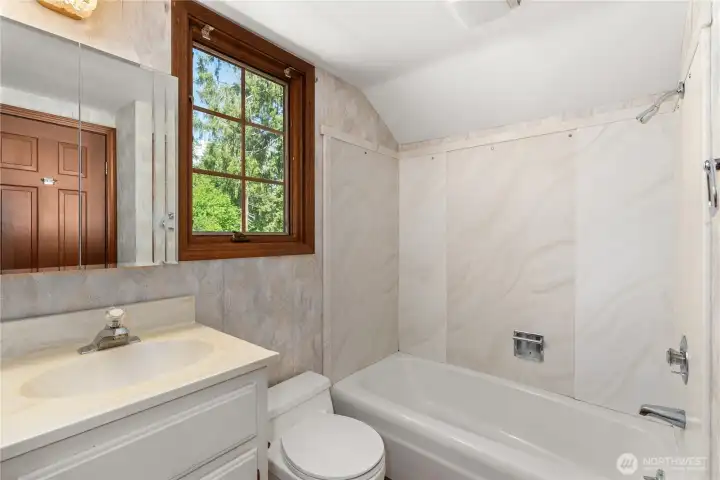 Upstairs full bath