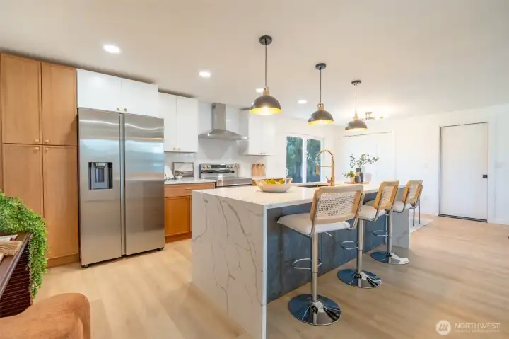 Stunning kitchen with timeless finishes Stunning kitchen with timeless finishes