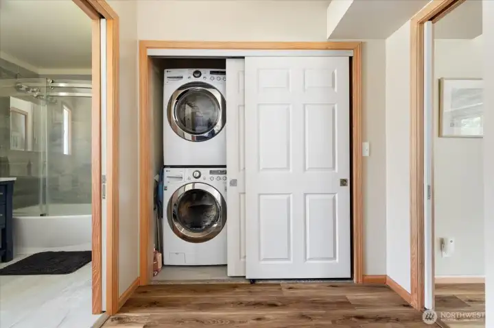 Washer & dryer conveniently located in primary ensuite Washer & dryer conveniently located in primary ensuite