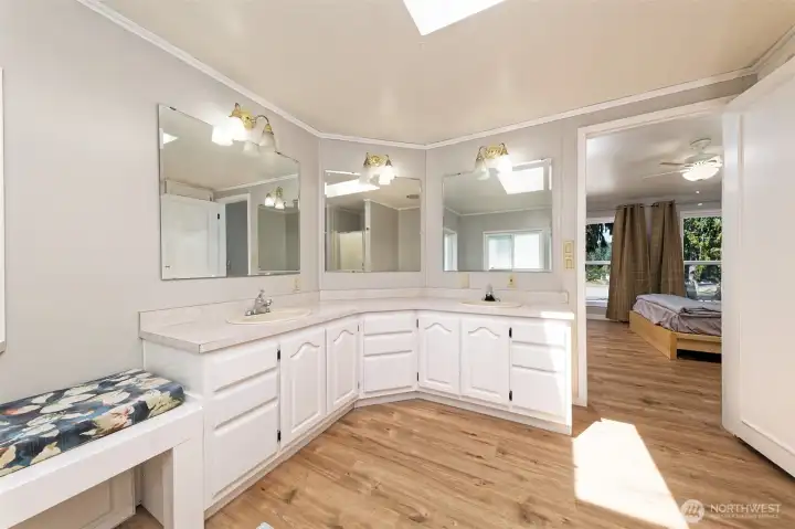 Dual vanities Dual vanities