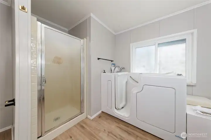Walk-in jetted tub, separate shower Walk-in jetted tub, separate shower