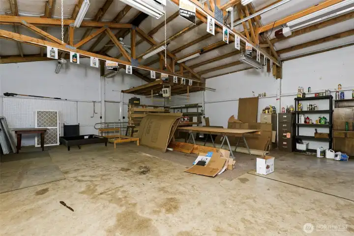 Approximately 1000 SF with wood burning stove Approximately 1000 SF with wood burning stove