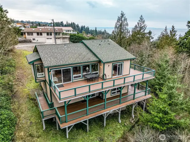 Panoramic Views From 2 Levels of Composite Decks!