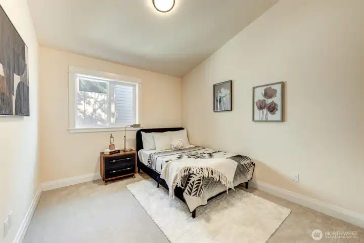 Bedroom 3; approx 10x11'