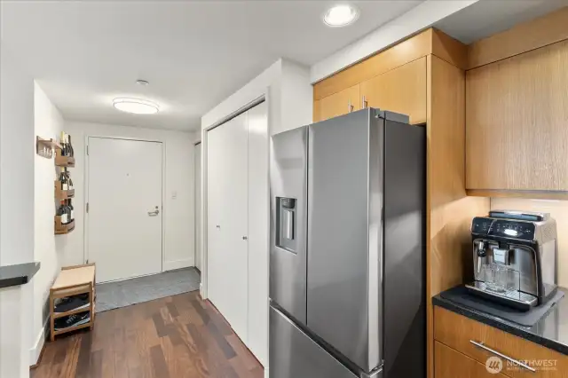 Welcome to your inviting entryway, where you can effortlessly offload your jackets and shoes before heading to the patio. Relax and unwind with a glass of whatever makes you happy, setting the tone for a perfect retreat.