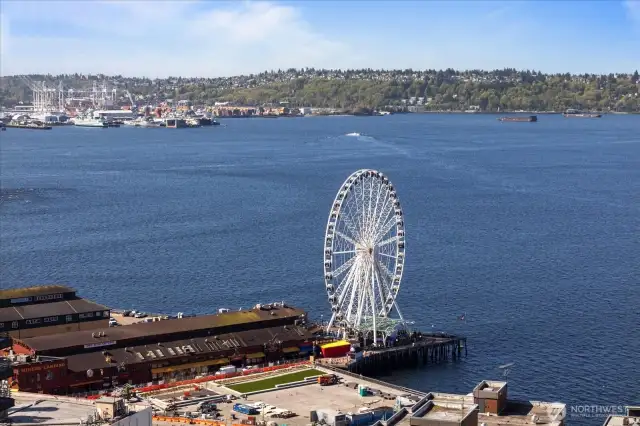Prepare to be captivated by a view that sets this condo apart from the rest—Seattle's iconic Great Wheel is right in your sights. Whether planning a visit or simply enjoying its dazzling light shows, this mesmerizing spectacle brings your view to life, offering a dynamic and ever-changing backdrop to your home.
