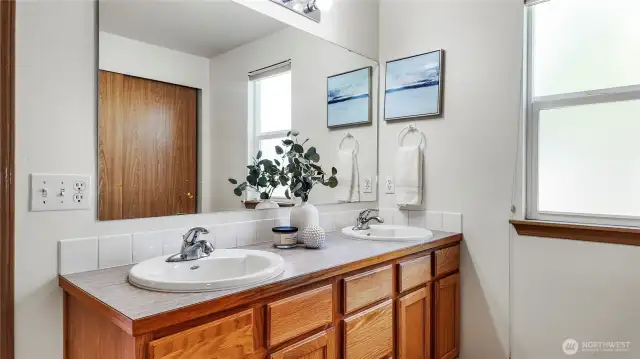 Primary Bath w/ Double Vanity And Closet