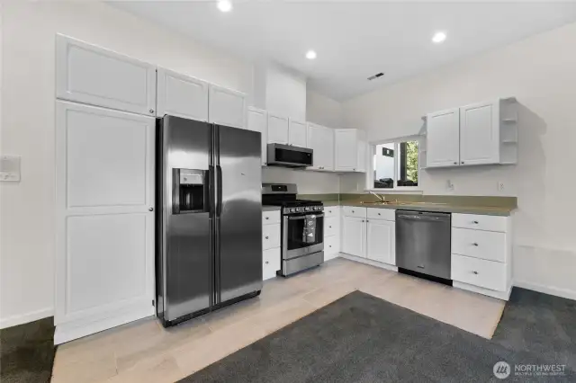 Stainless Steel Appliances, Natural Gas Range