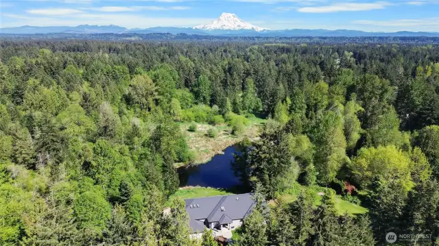 Private Estate On 7.5 Acres With Spring Feed Lake & Apartment