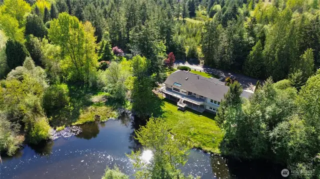 Private Estate On 7.5 Acres With Spring Feed Lake & Apartment