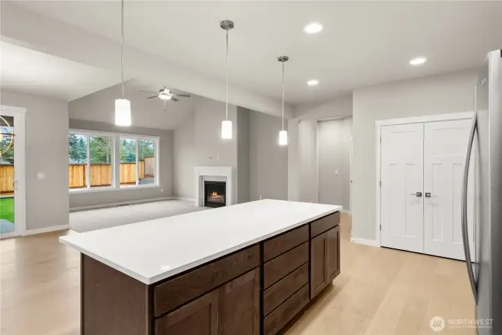 Look at the awesome island - perfect for prepping meals and entertaining!