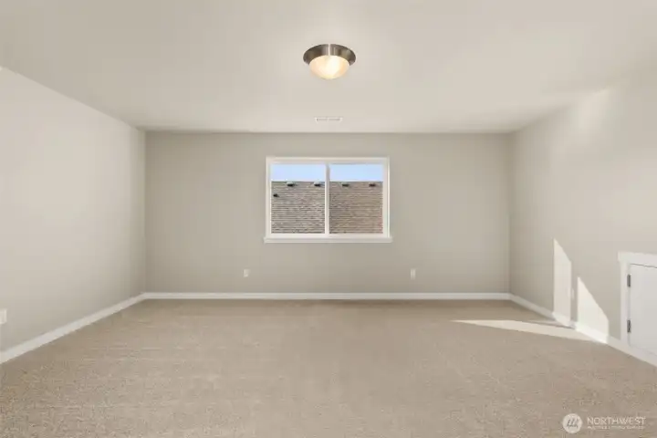 Bonus room upstairs for flexibility as a bedroom or whatever you need for added space. Room is pre-wired for phone/ internet.