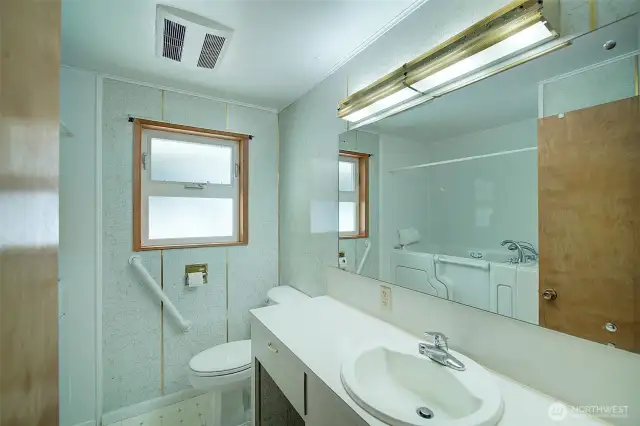 Main floor bathroom features a walk-in tub