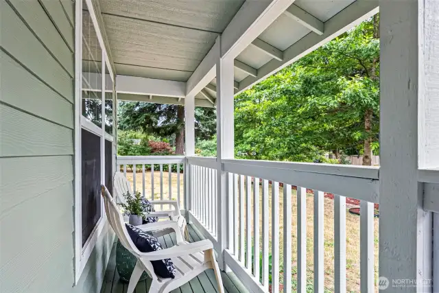 Cute, covered front porch.