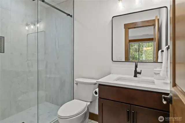 Upper level ensuite