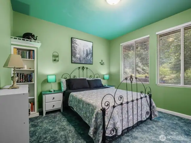 2/2 secondary bedrooms.
