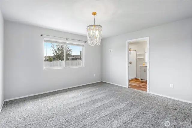 Sizeable primary bedroom.