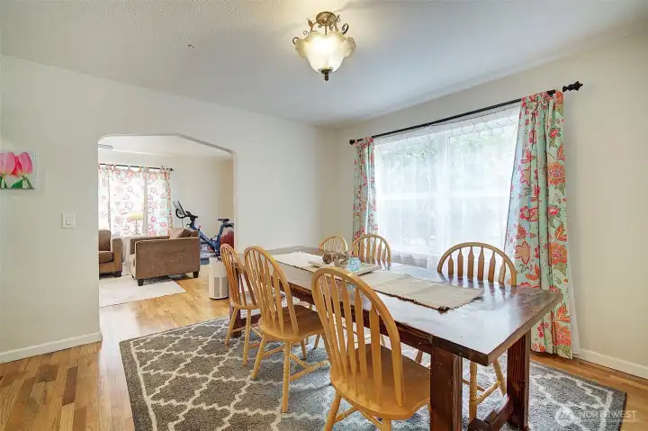 Dining room.