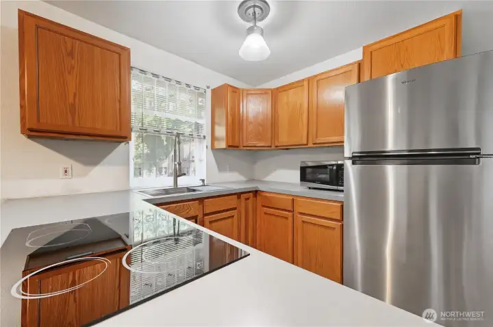 Well designed kitchen in the ADU. yes, the fridge stays too!