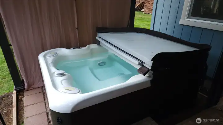 This salt water spa just sparkles, a perfect place to ease those tense muscles after a long day. Spa Tub stays with the home