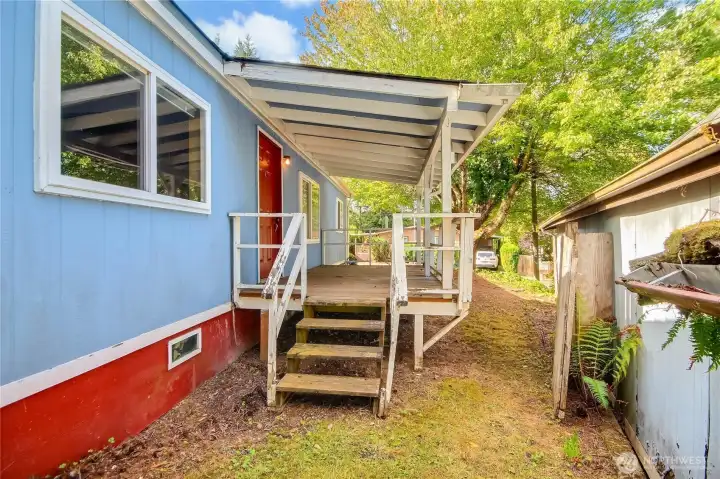 Front door porch / deck