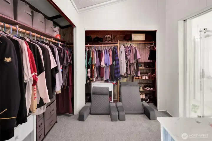 Huge walk thru closet with vanity!