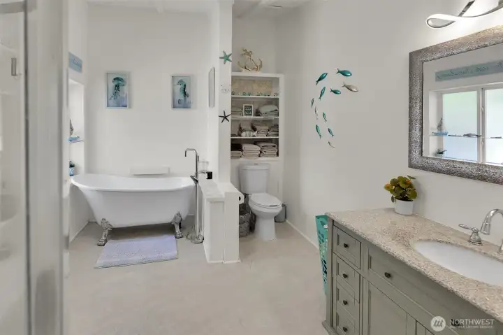Updated Primary bath w/soaking tub!