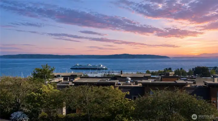 Don't miss out on a gorgeous sunset at 50 Pine St. Don't miss out on a gorgeous sunset at 50 Pine St.