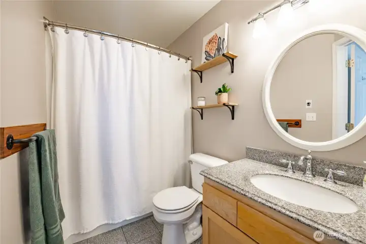 Upstairs full bathroom