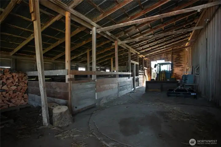 Barn-4 horse stalls Barn-4 horse stalls