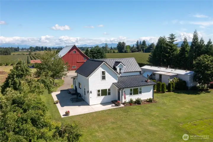 House, barn and manufactured home House, barn and manufactured home