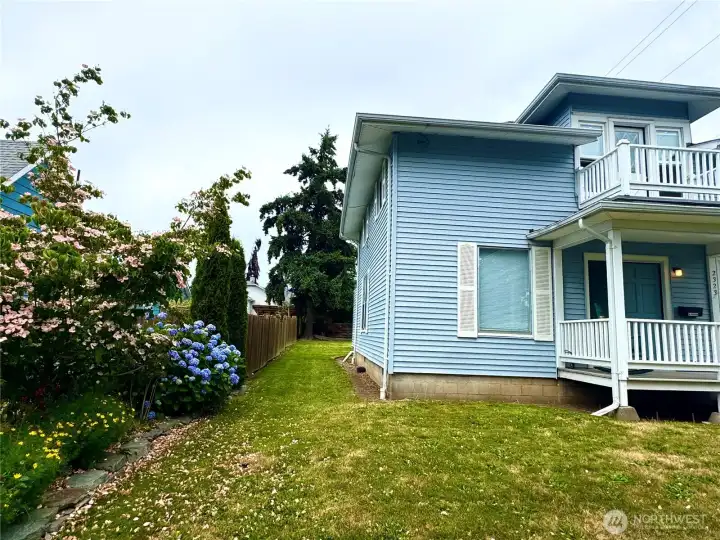 Wrap around lawn
