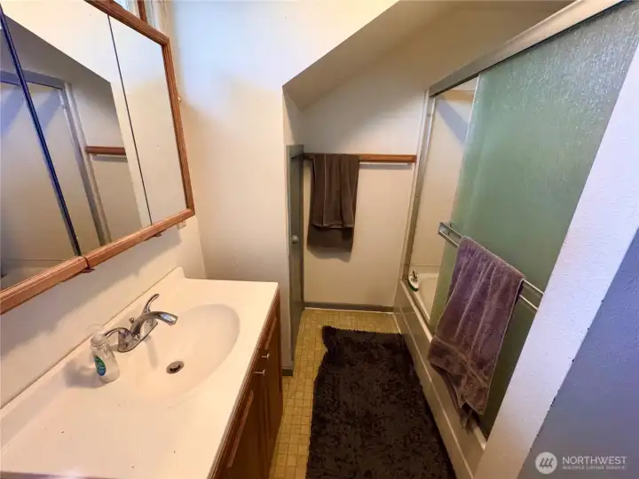 Upper floor bathroom