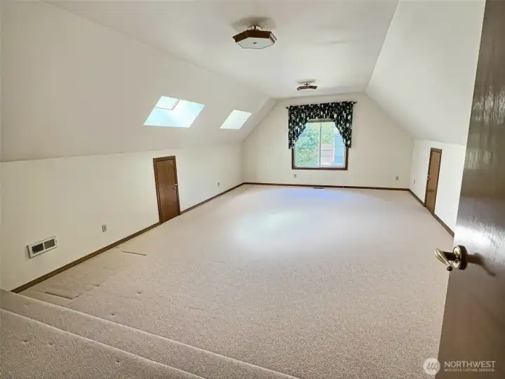 Bonus room (upper) Bonus room (upper)